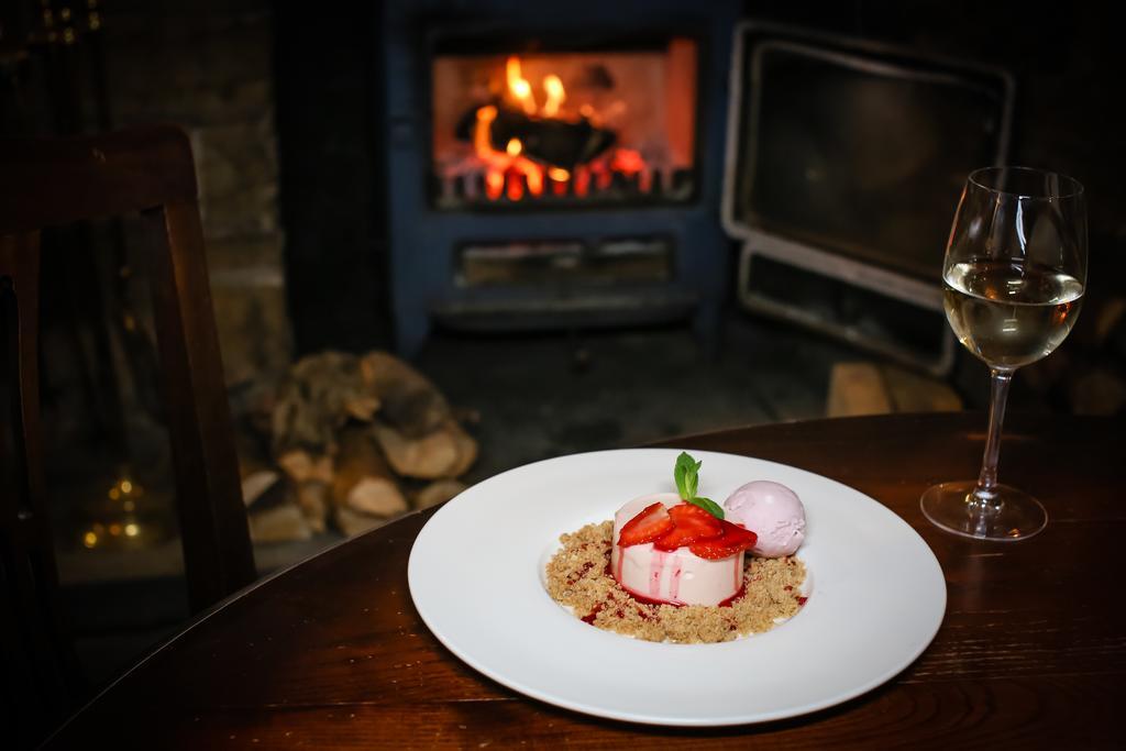 קונגלטון The Plough Inn & Restaurant מראה חיצוני תמונה